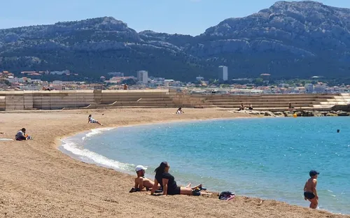 Coronavirus : à Marseille, les baigneurs ne respectent pas la...