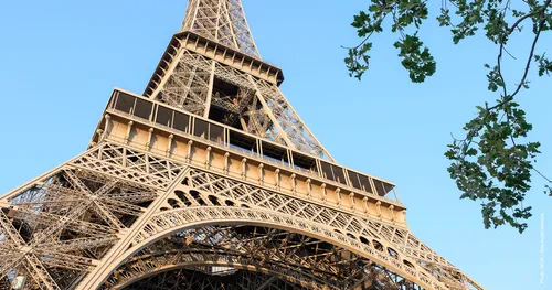 On pourra à nouveau monter dans la Tour Eiffel le 25 juin, mais...
