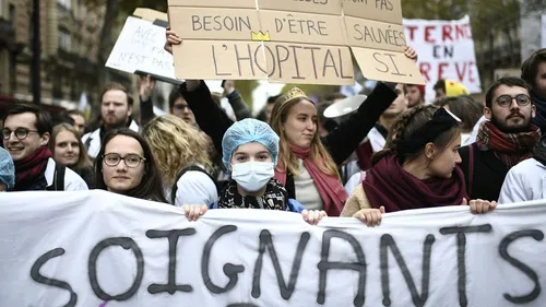 Les soignants se mobilisent pour réclamer de meilleures conditions...