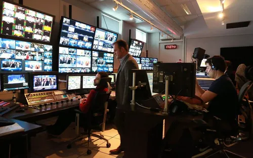 La maison mère de BFMTV et RMC prévoit jusqu’à 380 suppressions de...