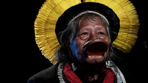 Brésil : le chef indigène Raoni hospitalisé pour un état de grande...