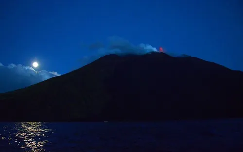 Le volcan Stromboli se réveille en Italie