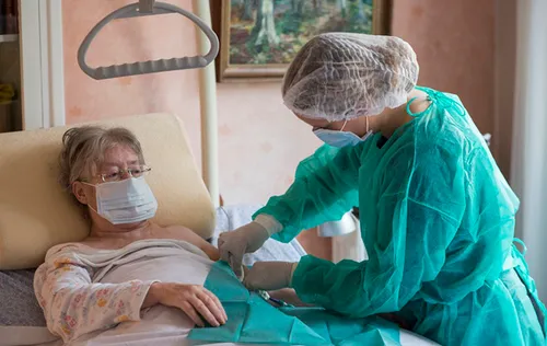 Covid-19 : deux projets de vaccins "produisent une réponse...