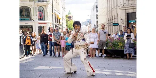 Record du monde : il chante du Elvis Presley pendant 50 heures