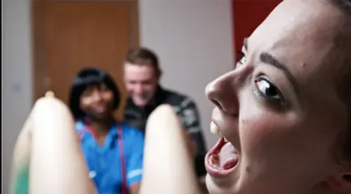 Voisin d'une maternité, un Suisse se plaint des cris des femmes qui...