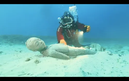 Marseille : les premières statues font leur apparition au musée...