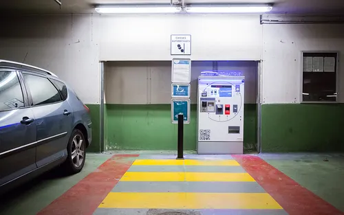 La borne du parking lui réclame 170 392 euros pour 4 heures de...