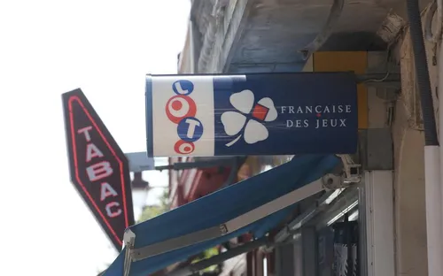 Quatre SDF empochent 50000 euros avec un jeu à gratter donné par un...