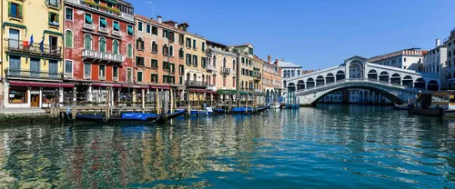 Les mesures de confinement ont provoqué une baisse "sans précédent"...