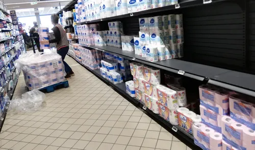 Reconfinement : des supermarchés pris d'assaut comme en mars