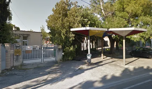 Une école interdit aux parents en retard de "lancer leurs enfants...