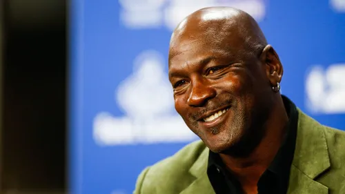 Michael Jordan verse 2 millions de dollars à des banques alimentaires