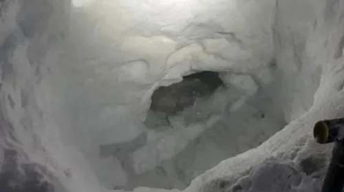 Canada : un ado égaré survit en creusant un trou dans la neige