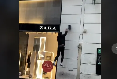 Marseille : Yanis et Maxime éteignent les enseignes lumineuses