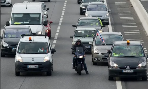 Les deux-roues n'auront plus le droit de circuler entre les files...