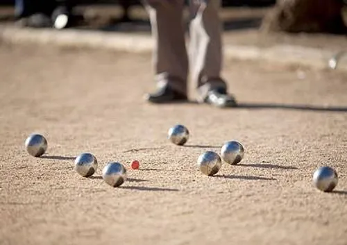 La police met fin au concours de pétanque “sauvage” qui rassemblait...