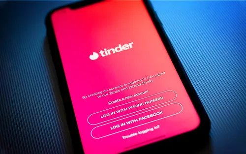 Les utilisateurs de Tinder pourront savoir si leur "match" a un...