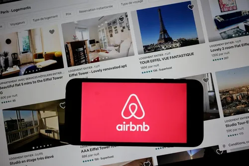 Il loue sa maison sur Airbnb et la retrouve complètement saccagée