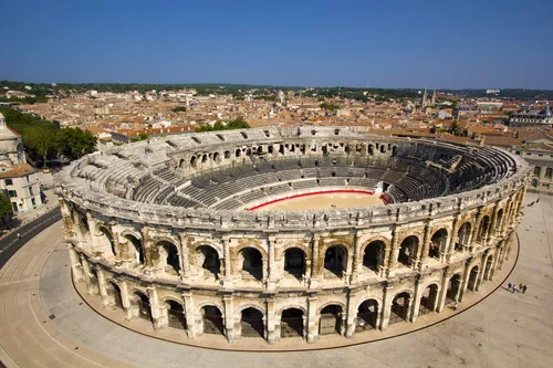 La maire de Rome confond le Colisée et les arènes de Nîmes, les...