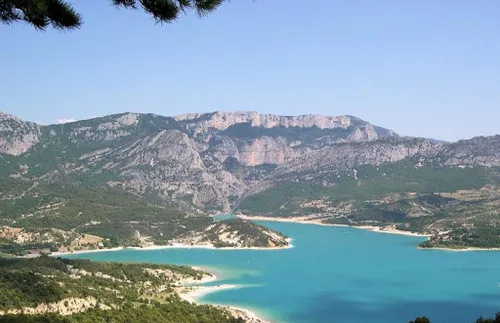 Locations saisonnières : le Var a le vent en poupe cet été sur...