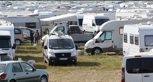 Pennes-Mirabeau : des caravanes envahissent le terrain de rugby