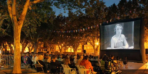 Aubagne : le cinéma sous les étoiles commence ce soir !