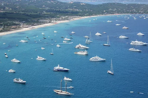 Cannes : les gendarmes interviennent pour une free party sur des...