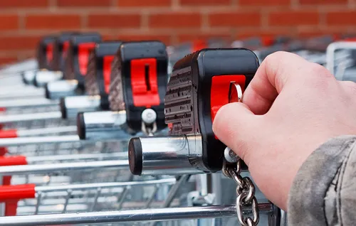 Les jetons en plastique pour les chariots, c'est fini chez Carrefour !