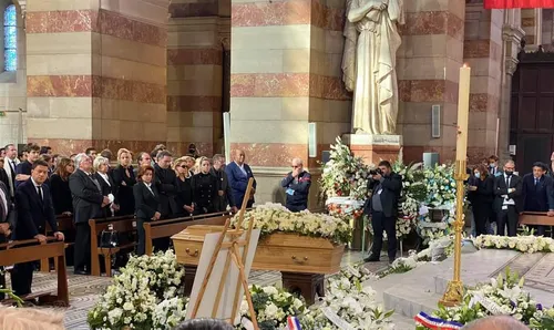 Marseille : les obsèques de Bernard Tapie, dernier adieu des...