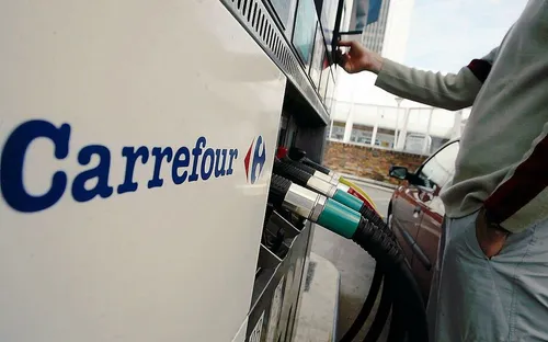 Essence : Carrefour propose une remise de 5 euros sur chaque plein...