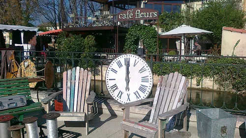 L'Isle-sur-la-Sorgue : la Foire Internationale Art et Antiquités...