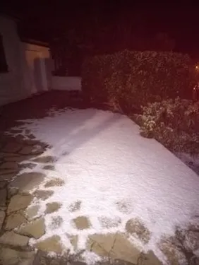 Mimet : il est tombé une fine couche de neige cette nuit sur le...