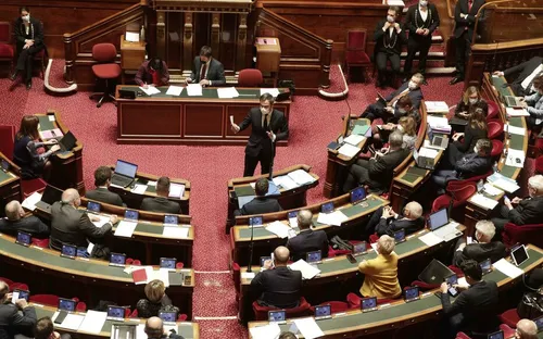 Pass vaccinal : le Sénat supprime le contrôle d’identité dans les bars